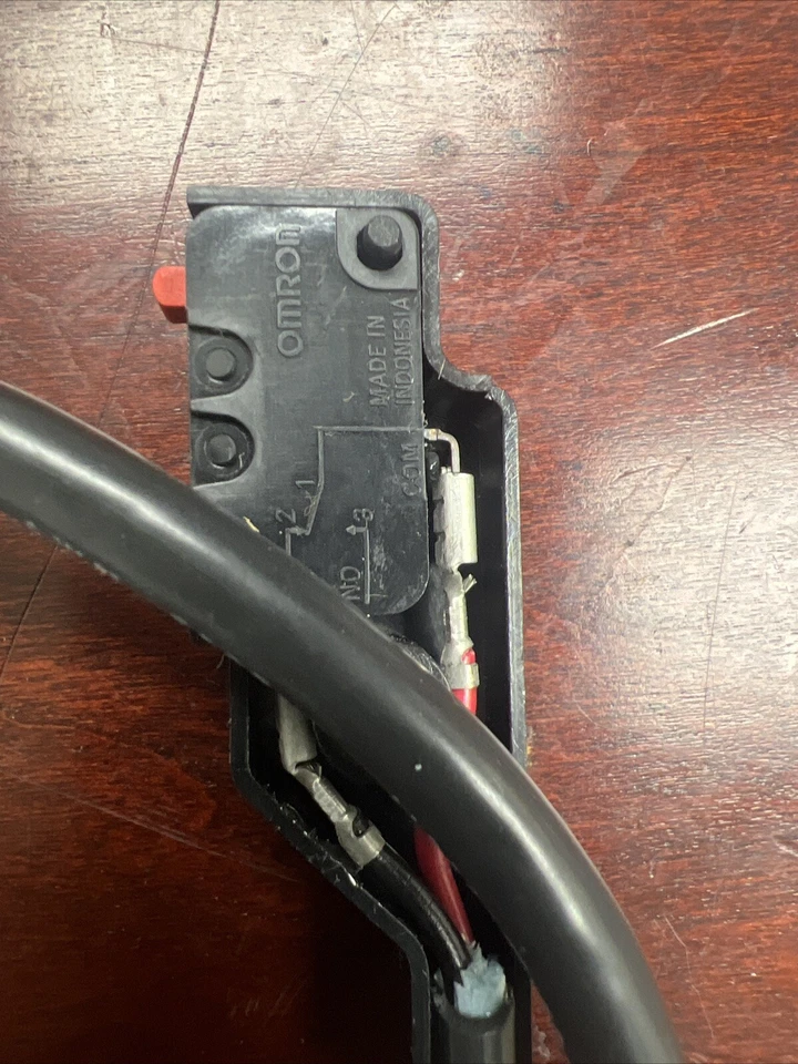 Interruptor de puerta de microondas D3V-6G-1C25-K-13 Omron 6A 1/4HP 125 6 (2) A 250VAC arnés Foto 2 de 4