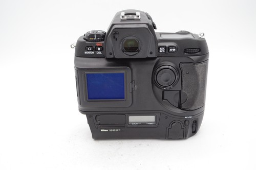 Nikon D1 Digital Camera Body (2.7MP) Camera Body only For Parts - Picture 3 of 6