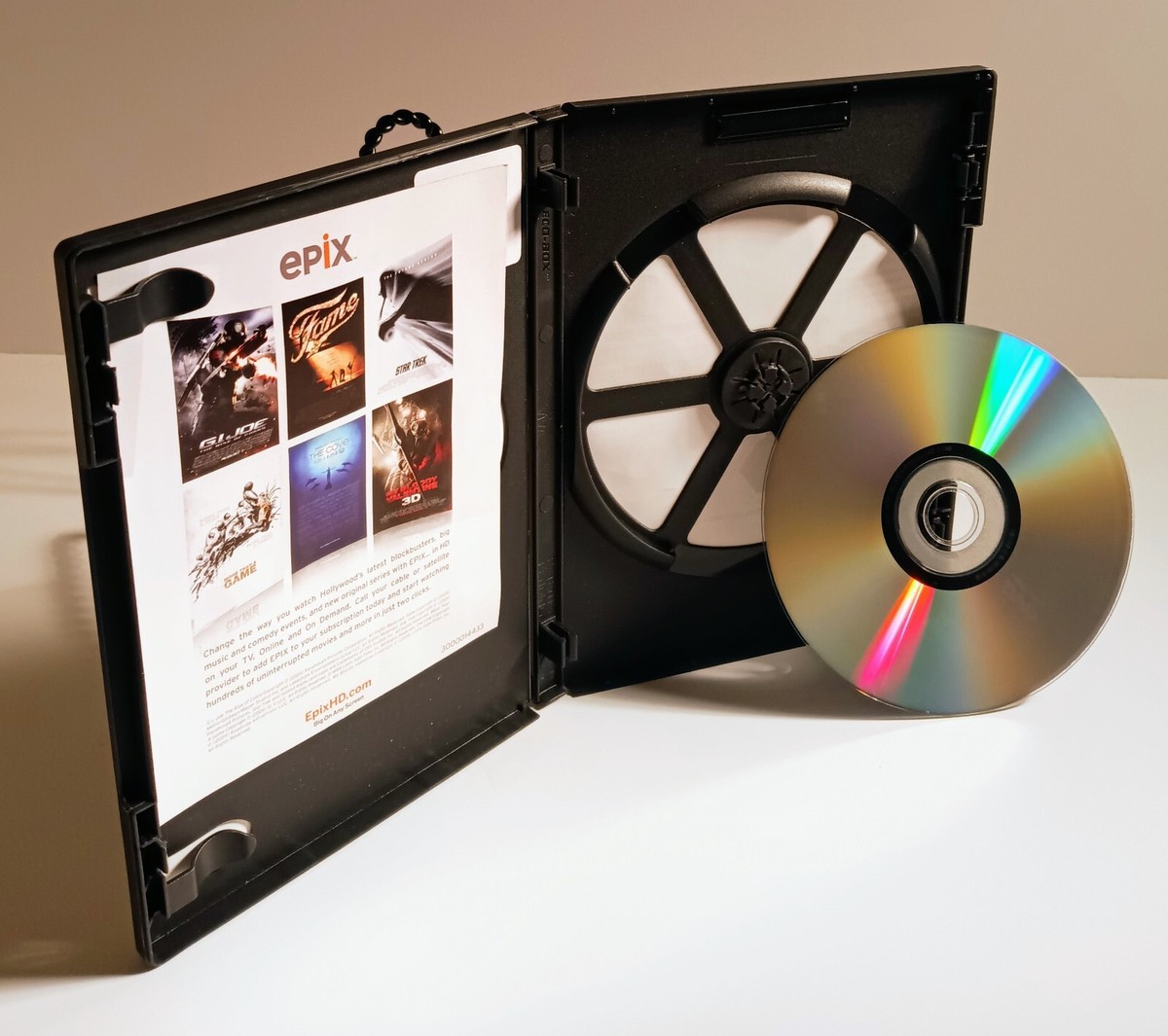 その他 Displaced Person [DVD] [Import] found this in a pawn shop, why does this say blockbuster
