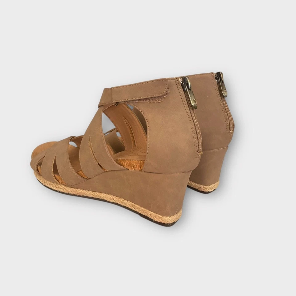 Sandalias de cuña Adrienne Vittadini Timmy para mujer 9,5 cuñas tostadas tiras cremallera cómodas Foto 4 de 4