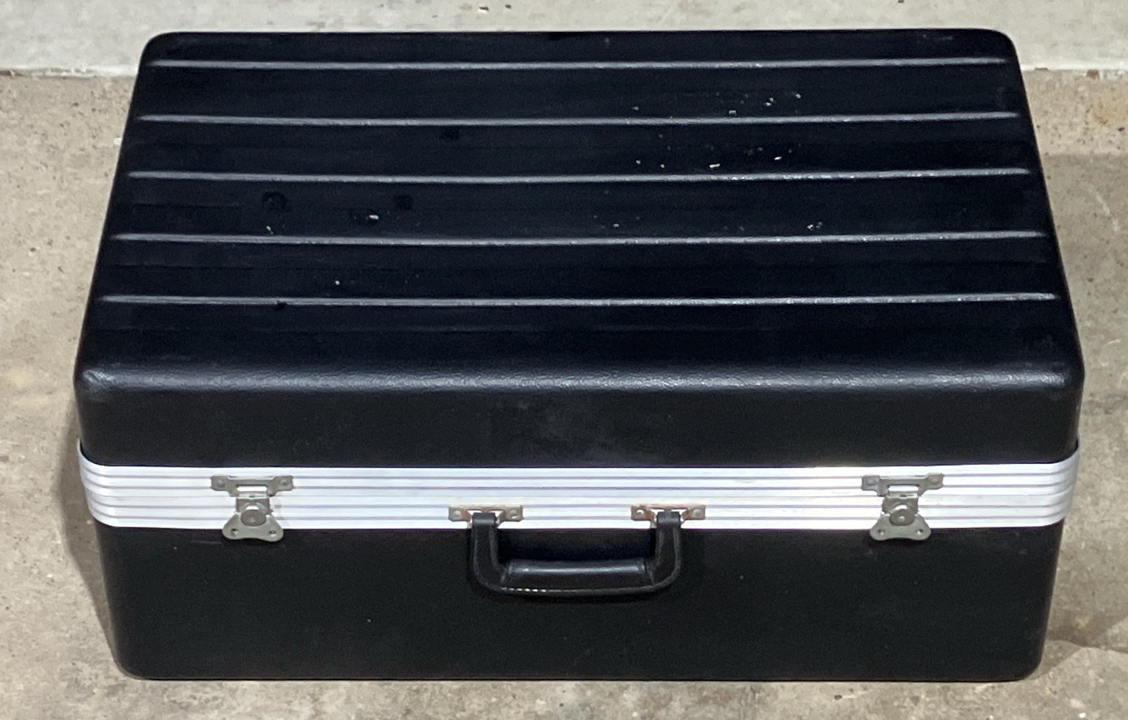 Vintage Large Black Carrying/Storage/Equipment Hard Sided Case 25x11x16&rdquo;