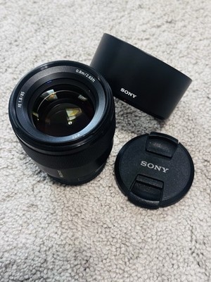 Sony 85mm F/1.8-22 Medium-Telephoto Fixed Prime Camera Lens