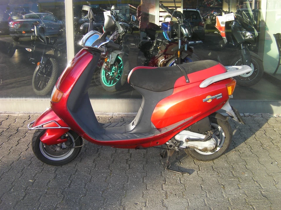 Piaggio Sfera 125 Bastler-/Ausschlachtfahrzeug nicht fahrbereit - Bild 2 von 4