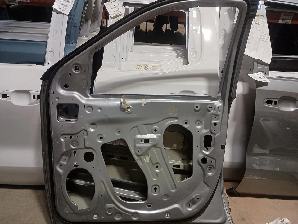 Puerta delantera de pasajero doble cabina compatible con camioneta Silverado 2500 20-23 3038853 Foto 3 de 3