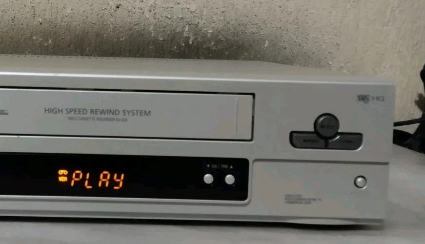 DAEWOO Q-230 VIDEOREGISTRATORE VHS 4 TESTINE CON TELECOMANDO. - Immagine 4 di 4
