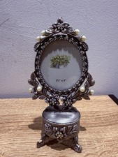 Avintage-style metal photo frame embellished with artificial pearls and crystals