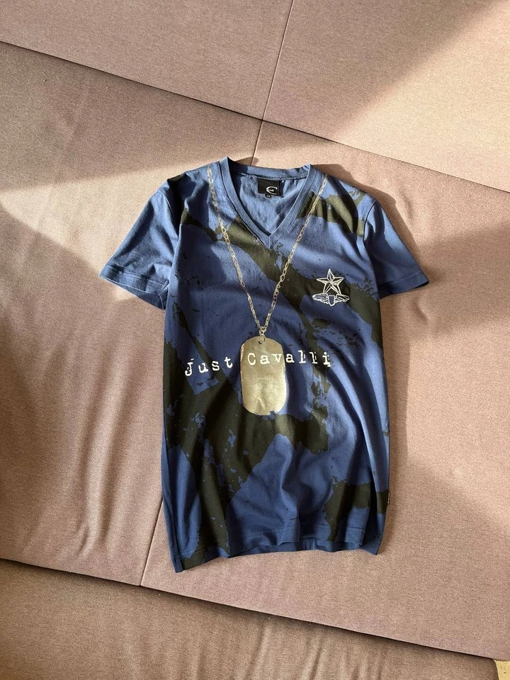 Camiseta Just Cavalli Azul Gráfico con Estampado de Estrellas y Cadena Talla 46 Foto 3 de 4