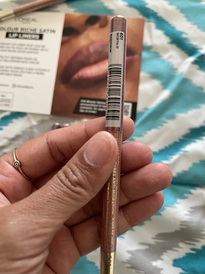 L’Oréal Colour Riche Satin Lip Liners - Set Of 4 - NEW :) Reg. $38 - Image 3 of 4