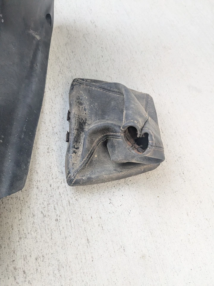 Toyota Corolla 1977 consola central moldura de palanca de cambios 58822-12170 LH Foto 3 de 4