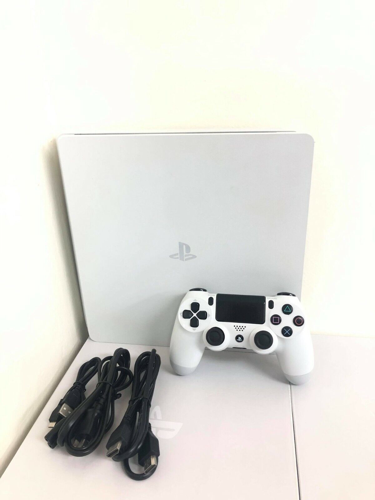 Sony Playstation 4 w/ Accessories, 500GB, CUH-1115A - Glacier White