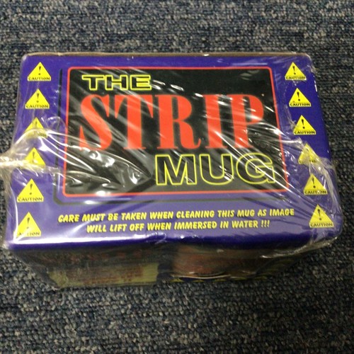 ViTG The Strip Mug Erotic Mug (Man Strips Down When Mug Is Hot) GAG GIFT - Picture 3 of 6