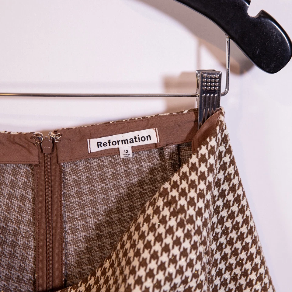 Mini Pantalones Cortos Tejidos Reformation Marrón Marfil Pata de Gallo Estampado Metálico 12 Foto 2 de 4