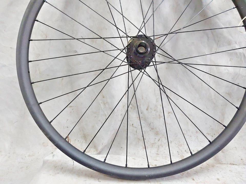 Juego de ruedas Bontrager Line TLR 30 Mid Fat 650B 27,5 148/110 mm buje libre disco eje pasante Foto 3 de 4