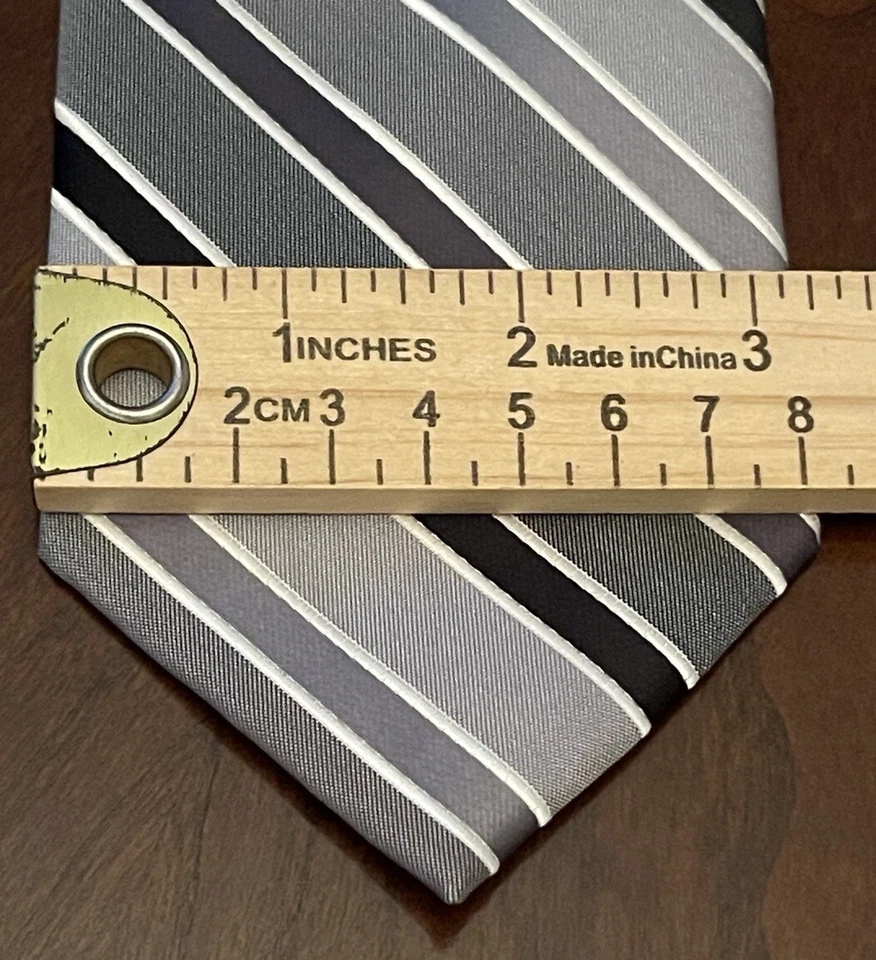 Corbata de cuello Stafford gris 100 % poliéster para hombre hecha en China Foto 4 de 4