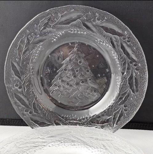 Arcoroc “Holly Tree” Dinner Set Embossed - Picture 1 of 4