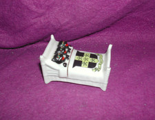 ARCADIAN Crested China Registered. Black Cats In Bed. ST. DAVIDS Crest.