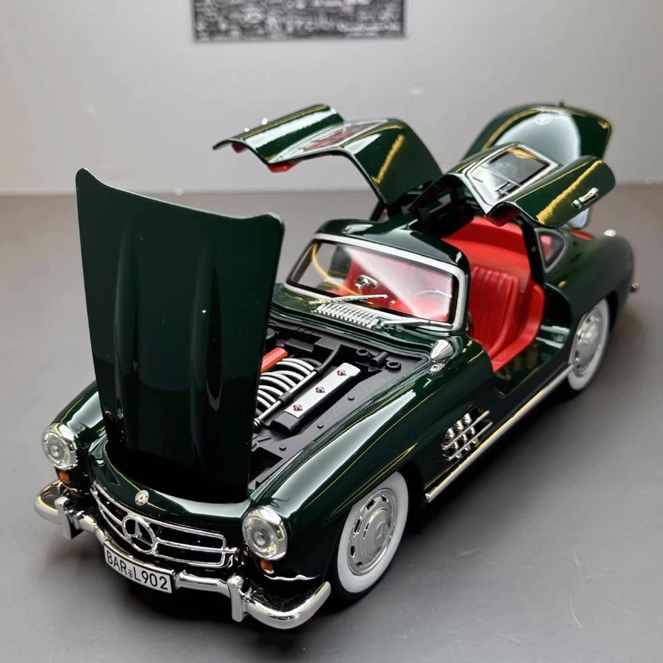 1954 Mercedes‑Benz 300SL 1:32 Diecast Model Car Alloy Vintage Toy Gift w/ Light - Image 3 of 4
