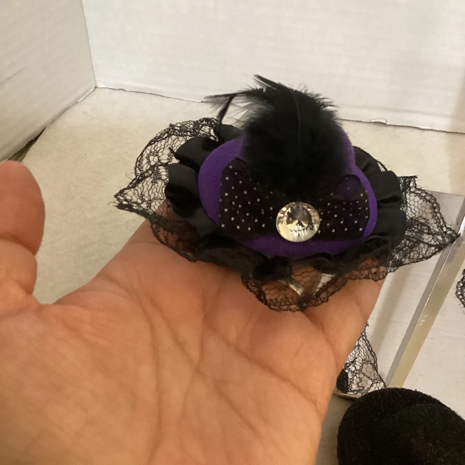 Juego de mini sombreros góticos victorianos pinzas para el cabello plumas encaje pedrería púrpura azul Foto 2 de 4