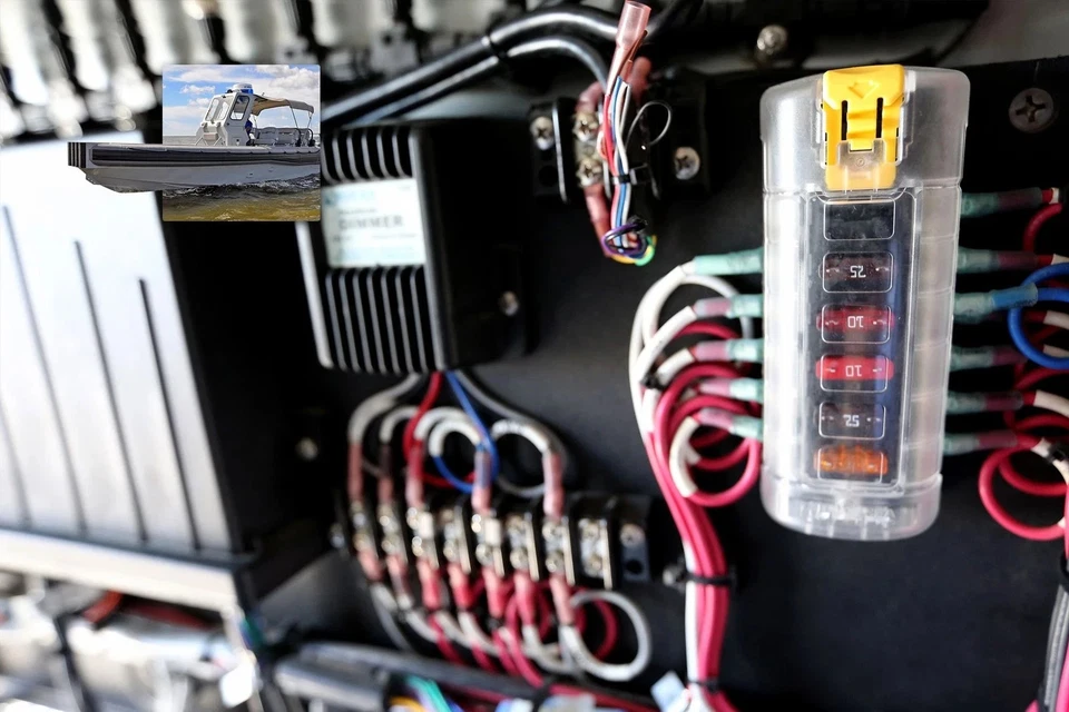 Bloque de fusibles Blue Sea Systems ST Blade 6 circuitos independientes con cubierta, 5035 Foto 2 de 4