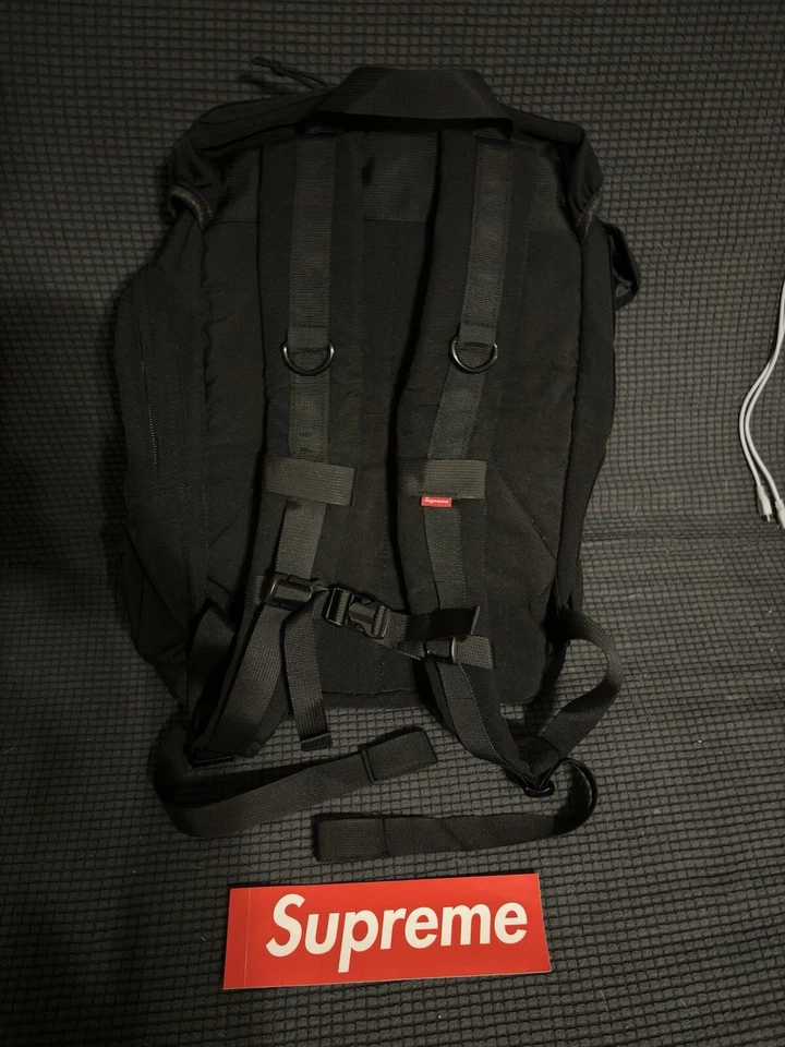Mochila Supreme SS23 Militar Field Box Negra Foto 3 de 4