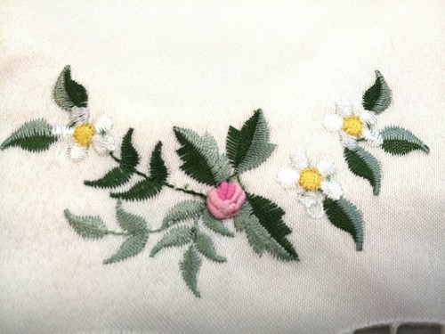 Grant Linen Embroidered Handmade Rosebud Cutwork Tissue Box cover - Picture 3 of 4