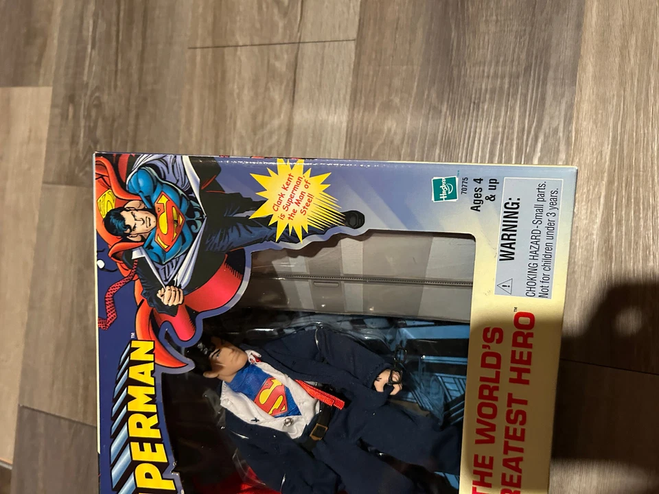 FIGURA DE ACCIÓN SUPERMAN EL HÉROE MÁS GRANDE DEL MUNDO 8 PULGADAS EXCLUSIVA DE TIENDAS OBJETIVO Foto 3 de 4