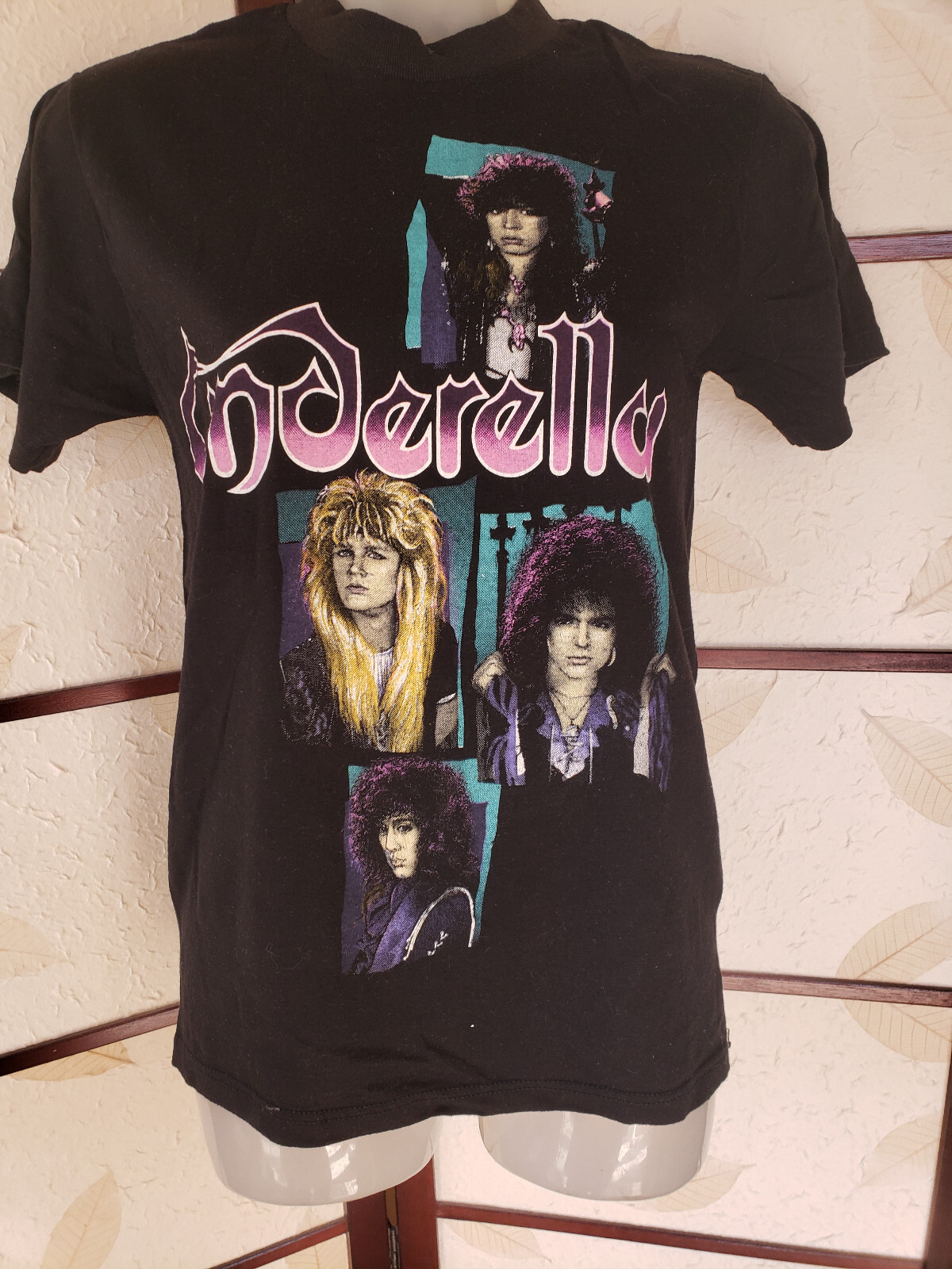 T-shirt Vintage Groupe CINDERELLA - Marque GILDAN, Taille L, Couleur Noir, Occasion Très Bon état