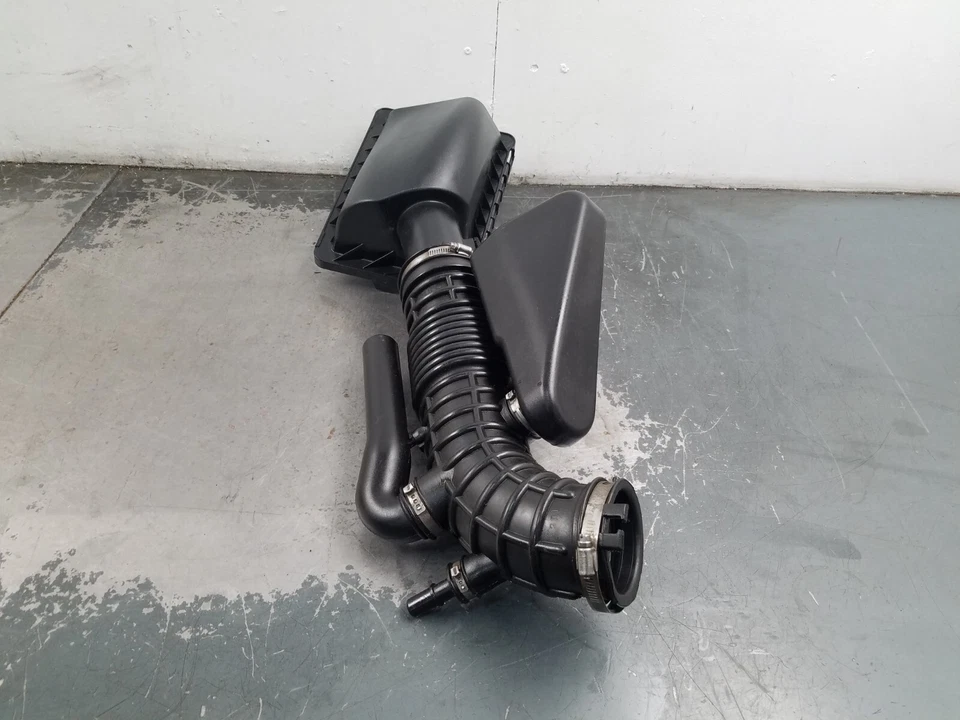 2005 Grand Marquis / Crown Vic Victoria Air Intake Assembly #8130 S3 - Image 2 of 4