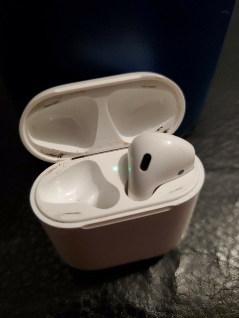 2nd Gen Apple AirPod + Charging Case (RIGHT POD ONLY/MISSING LEFT AIRPOD) | eBay