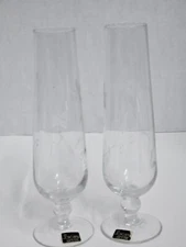 2 VINTAGE TOSCANY ETCHED GLASS FLORAL FOOTED BUD VASE 9" TALL