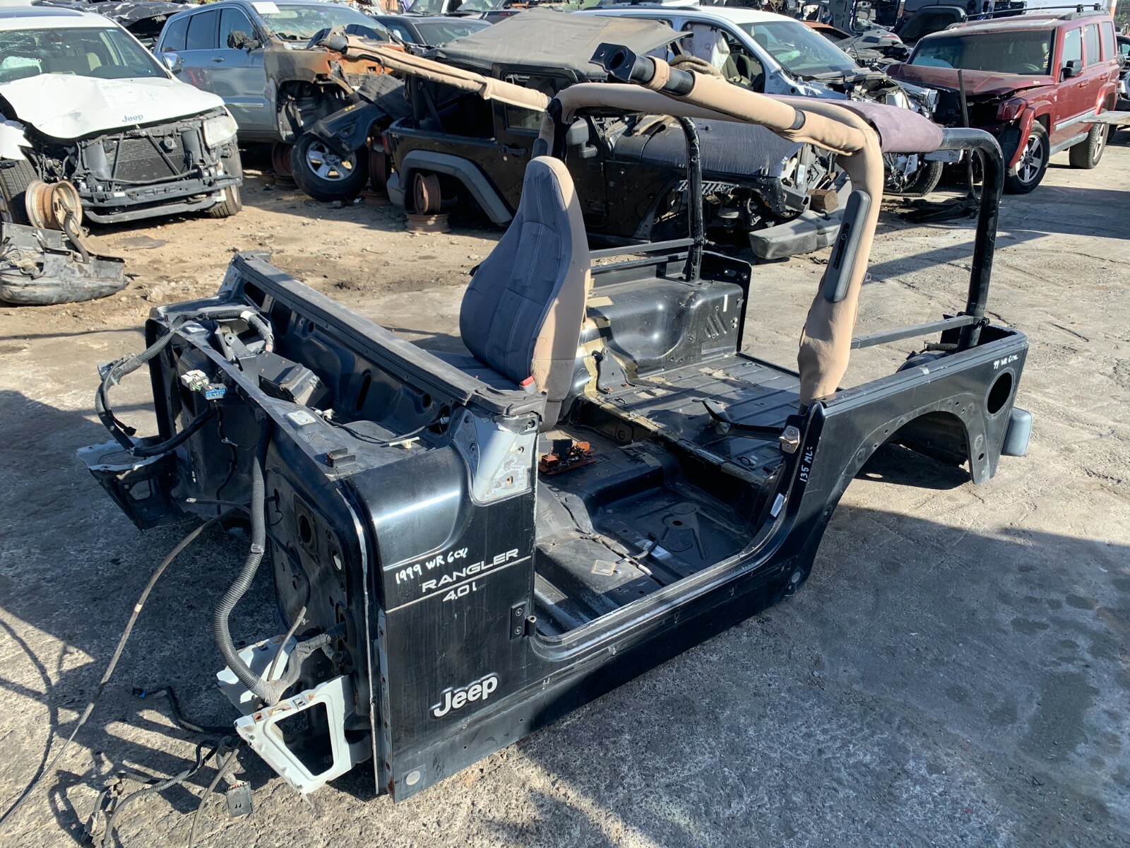 Total 65+ imagen jeep wrangler body tub Abzlocal.mx