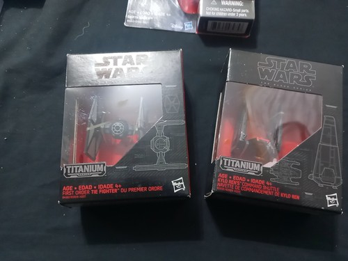 Hasbro Star Wars Black Titanium Series #03 ,#13 & 1 Darth Vader action Figure - Picture 4 of 4
