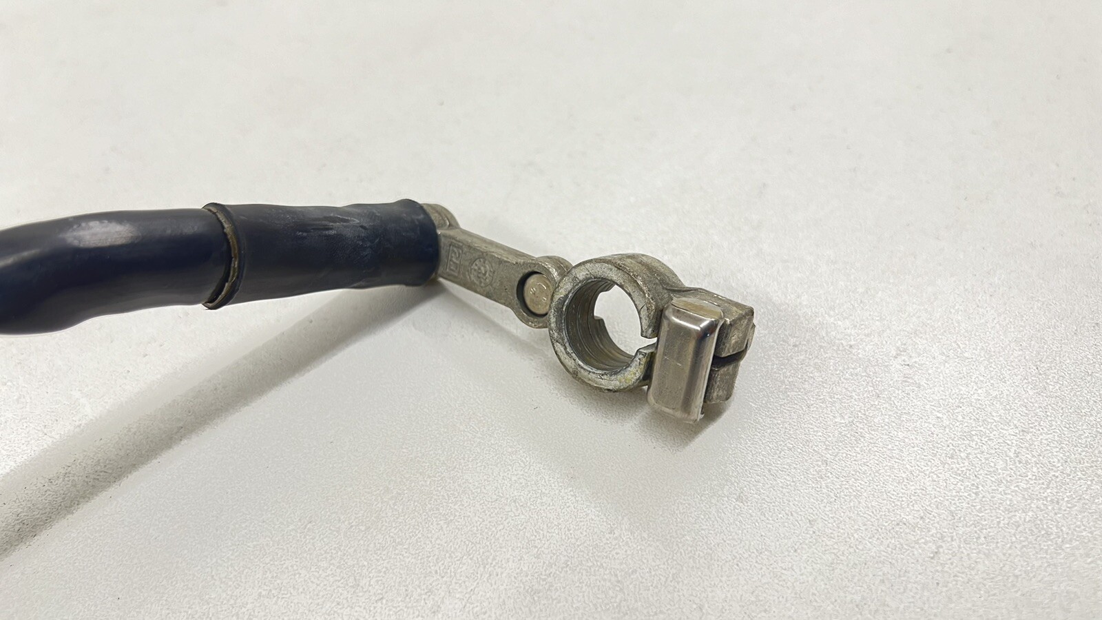 13-18 BENTLEY FLYING SPUR BATTERY NEGATIVE CABLE TERMINAL END LINK SENSOR OEM