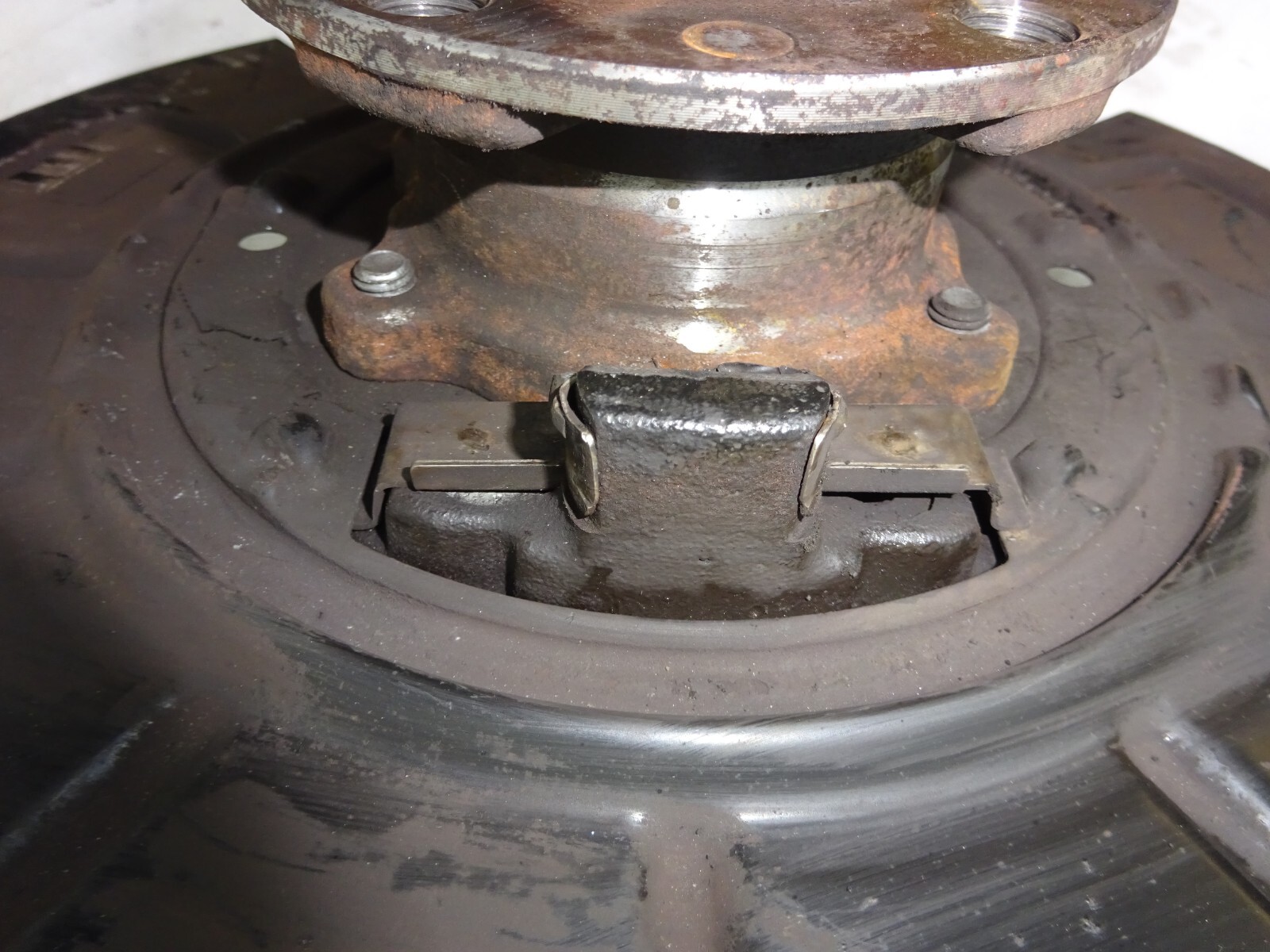 14-17 Maserati Ghibli Rear Left Driver Spindle Knuckle Hub Bearing OEM DE230950