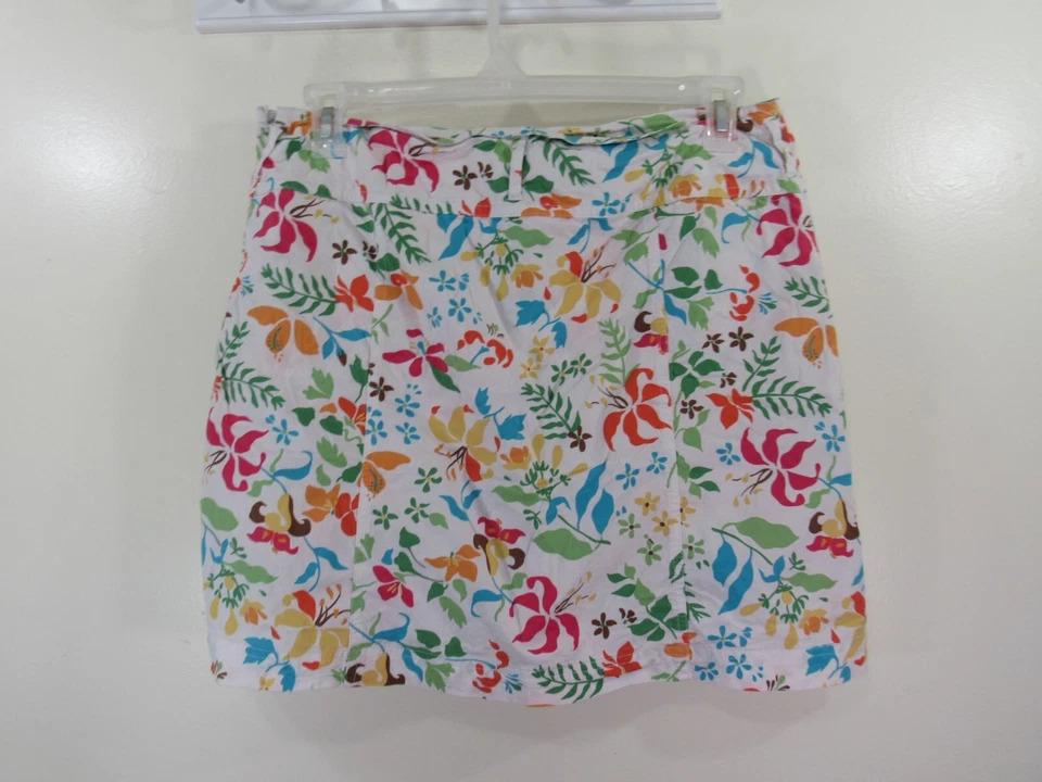 Skorts Ciervo Blanco Talla Damas 14 Blanco Floral Cremallera Lateral Foto 4 de 4