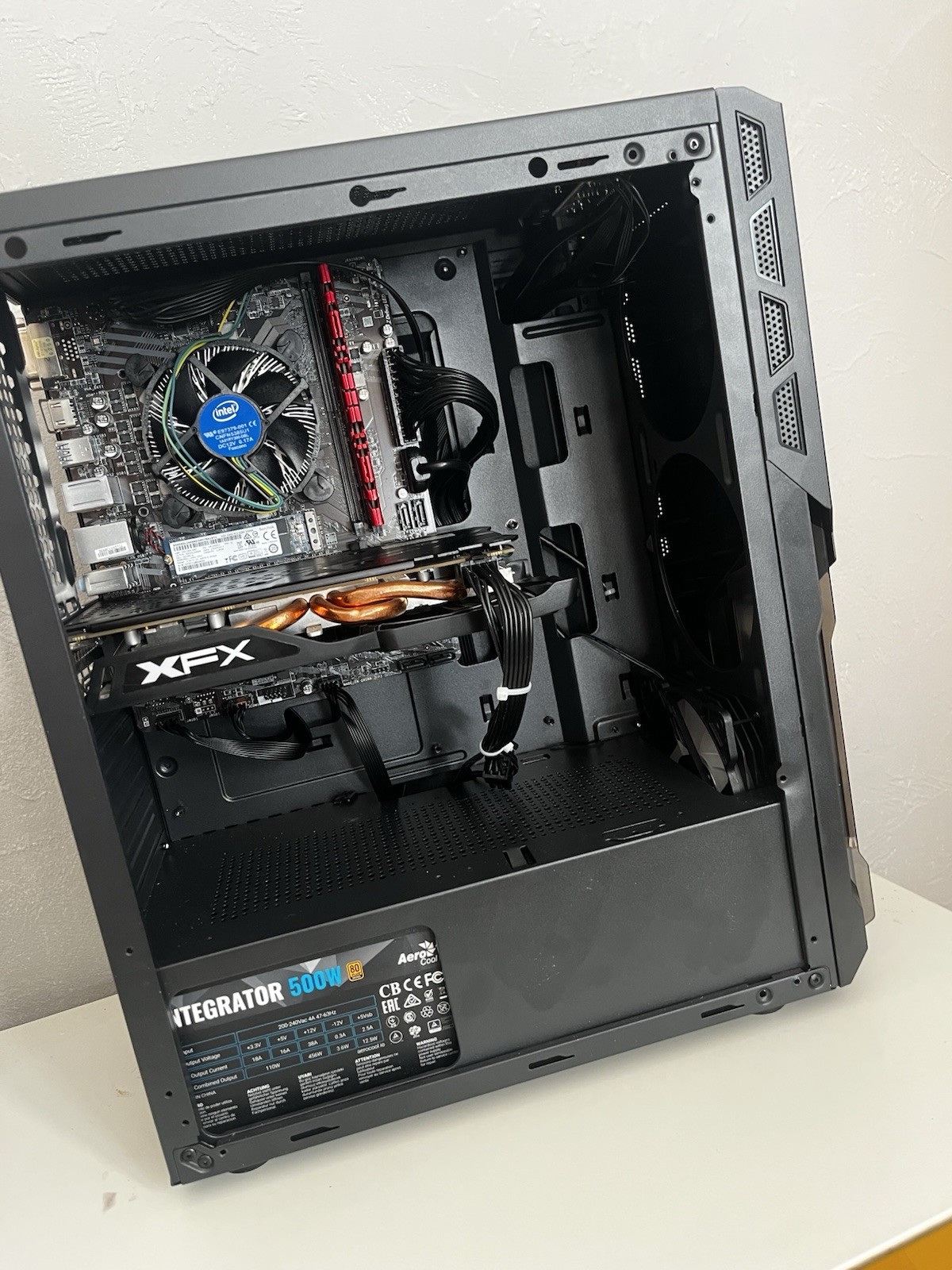 Tour PC gamer haut de gamme en aluminium brossé blanc avec alimentation certifiée Or
