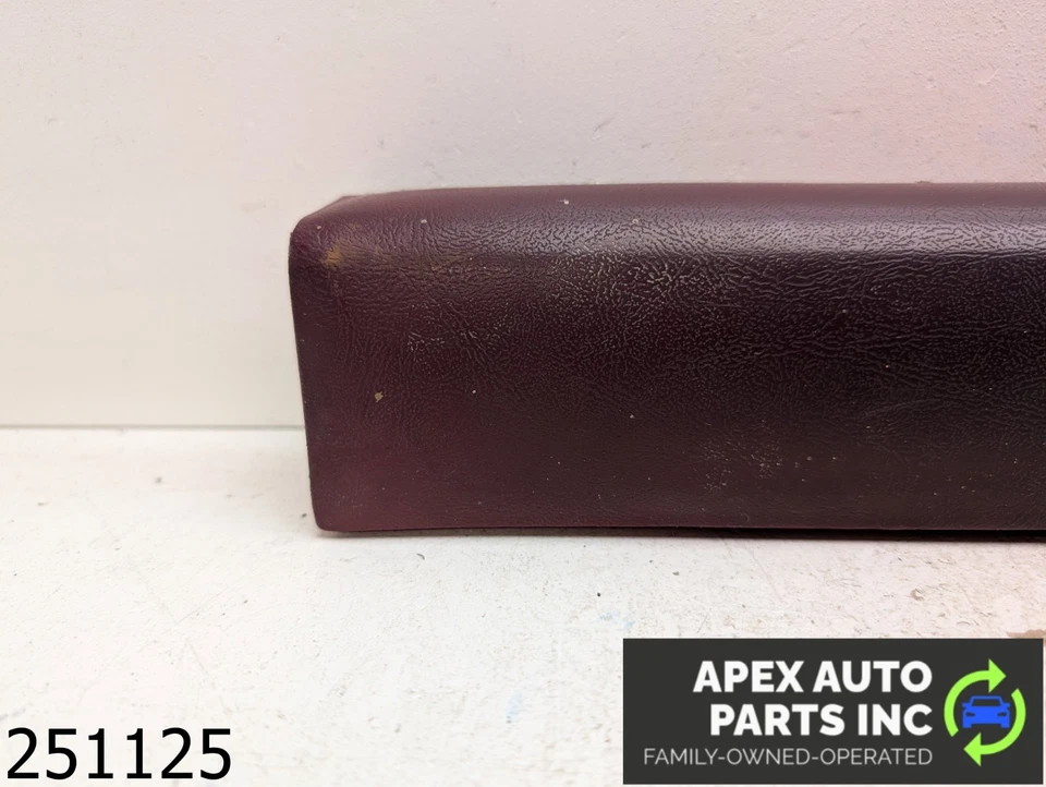 OEM 1979 Chevrolet El Camino 3.9L FRONT DOOR PANEL ARMREST Foto 2 de 4