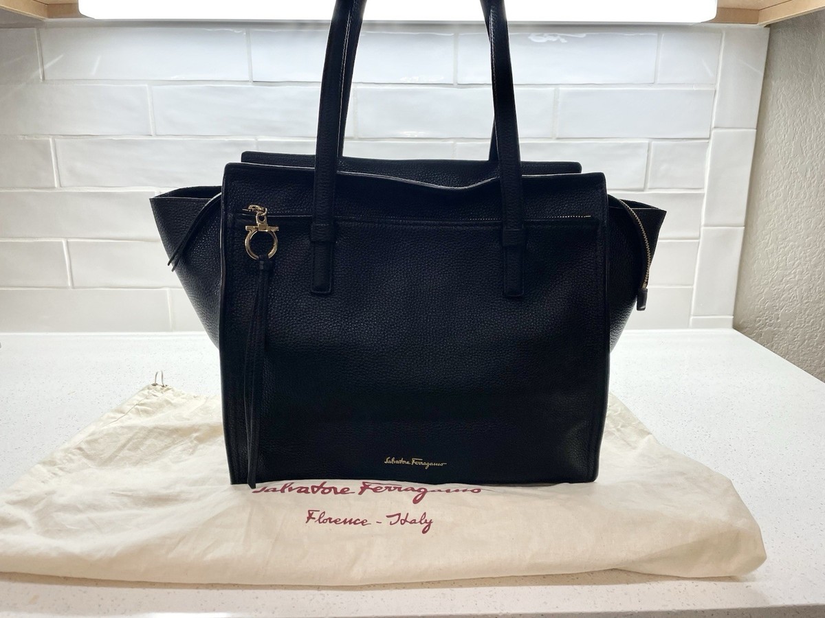 Salvatore Ferragamo ブラックパーティーバッグ Salvatore Ferragamo Black Leather Zip Tote Pebbled Leather | eBay