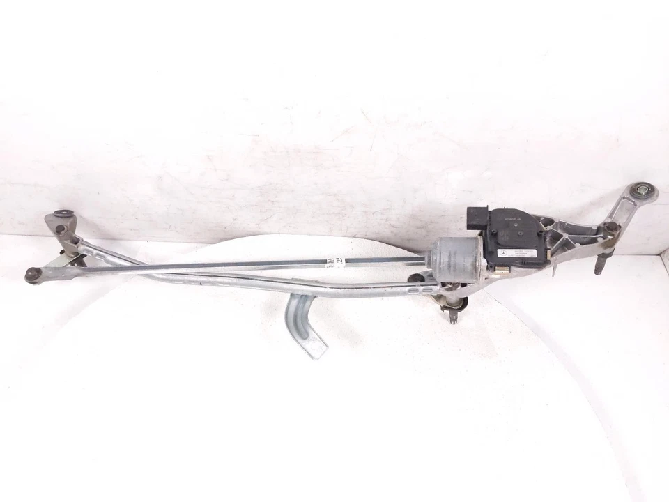 2019-2023 Mercedes-Benz C300 Front Windshield Wiper Motor & Linkage 339702165804 - Image 4 of 4