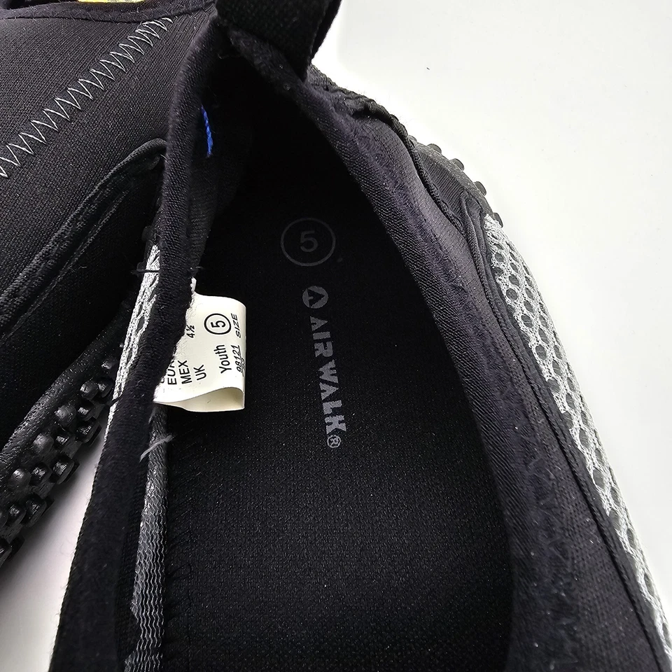 NEW AIR WALK WALK-IN WATER SHOES WATER SOCKS CHILDRENS SIZE 5 BLACK / GRAY - Image 4 of 4