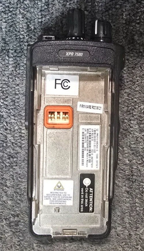 Motorola XPR7580 Digital DMR 800/900 Mhz MotoTrbo Compra 1 a 9 unidades con accesorios Foto 2 de 2