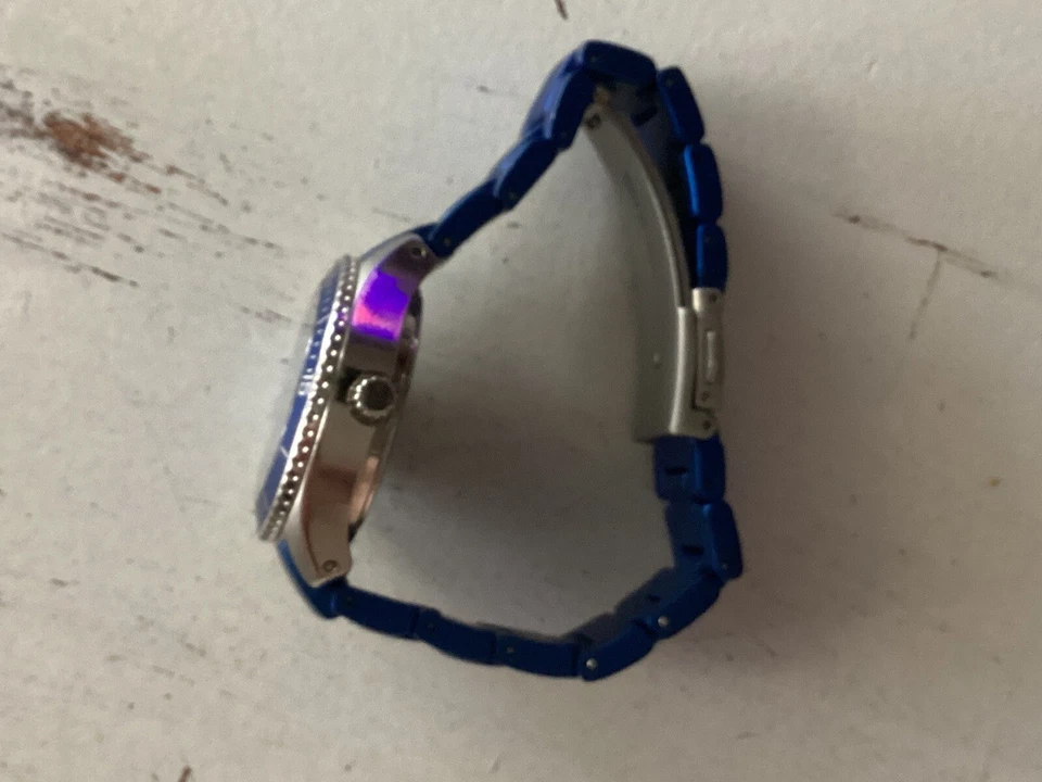 Reloj Fossil Metal Azul Brillante Con Correa Silicona Batería Nueva Recién Poner Foto 2 de 4