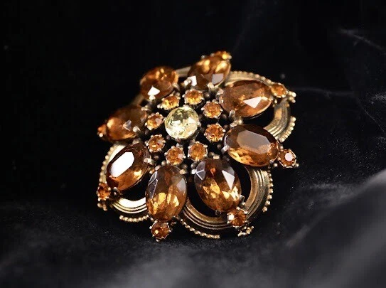 Schiaparelli brooch best sale