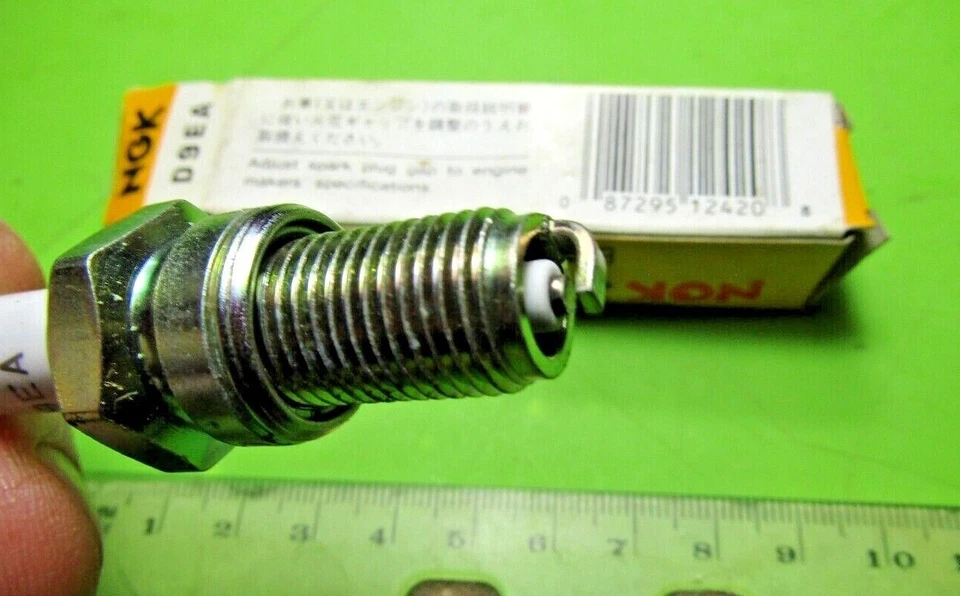  Bujía NGK p/n D9EA # 60 NOS 12 x 19 mm Honda CBX 1979-1981 Foto 2 de 2