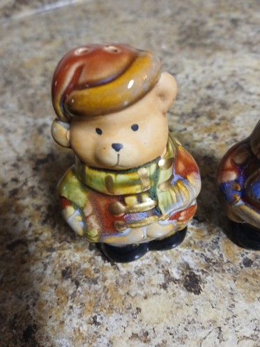A PAIR OF WINTER BEARS * SALT AND PEPPER SET  ** 3 INCH TALL  - Picture 4 of 6