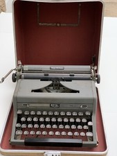 1949 Royal Quiet De Luxe Typewriter With Case - Deluxe thumbnail