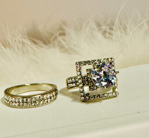 Stunning Large Solitaire Unique Setting 2 Pc Ladies Wedding Set SilverTonePlated - Picture 4 of 12