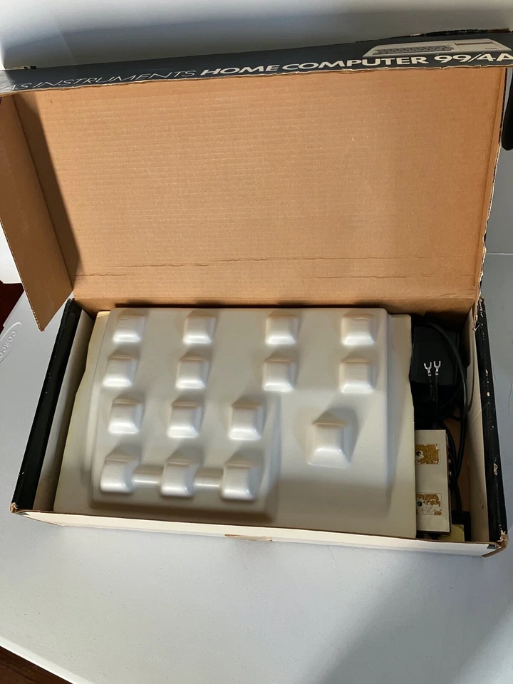 Vintage Texas Instruments TI 99/4A Home Computer PHC 004A Powers On *AS IS* - Image 2 of 4