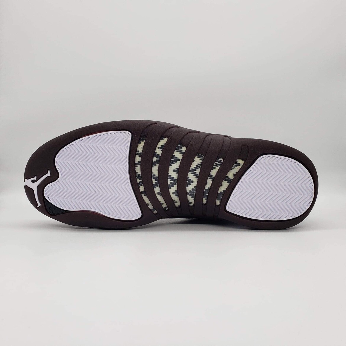 シューズ(女性用) Air Jordan 12 A Ma Maniere 23 Women's Air Jordan 12 x A Ma Maniére 'White and Burgundy