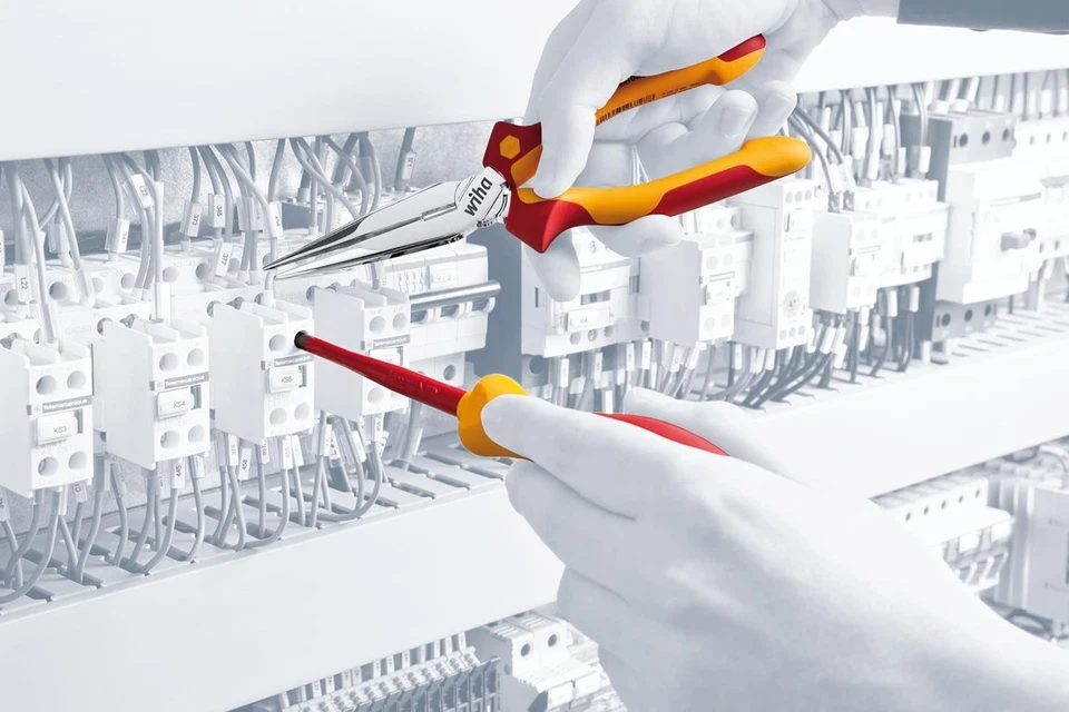 Wiha 28792 16 Piece Insulated Torque Control Driver and Slimline Blade Set - Image 4 of 4